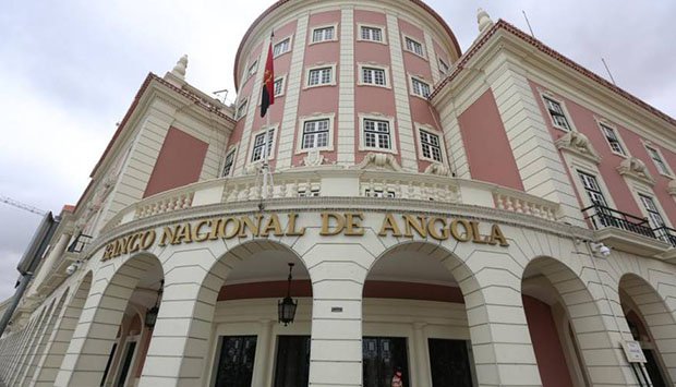 Jornal de Angola - Notícias - Banco central acumula reservas com a compra  de USD 100 milhões