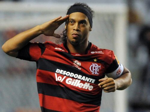 Ronaldinho Gaúcho vai casar com as duas namoradas