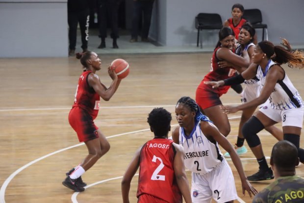 Jornal de Angola - Notícias - Mundial Feminino :Dois jogos marcam